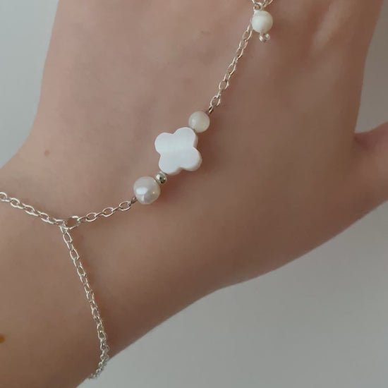 Acalla Jewellery, handmade Hand bracelet made of stainless steel and freshwater pearls 
