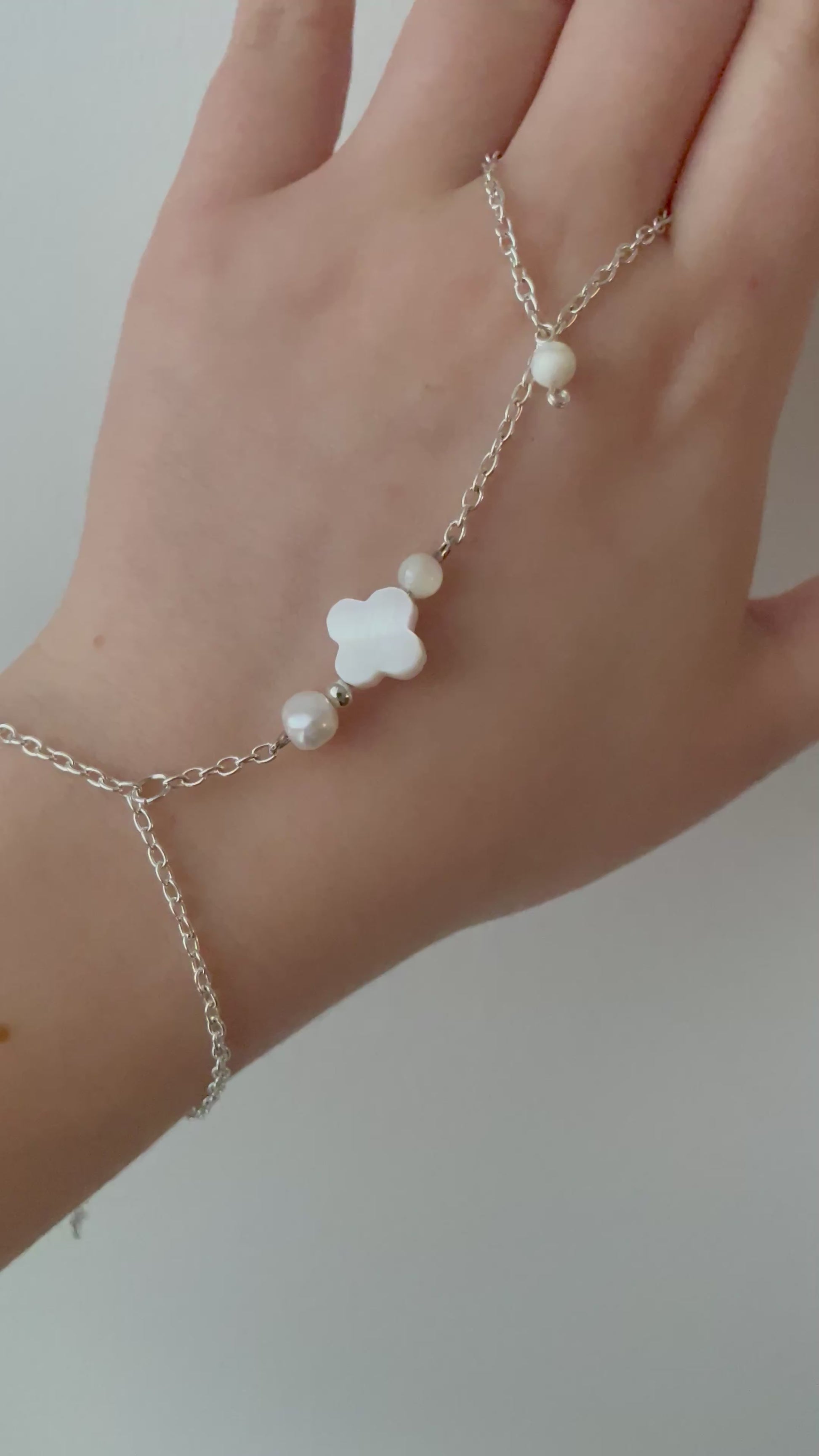 Acalla Jewellery, handmade Hand bracelet made of stainless steel and freshwater pearls 