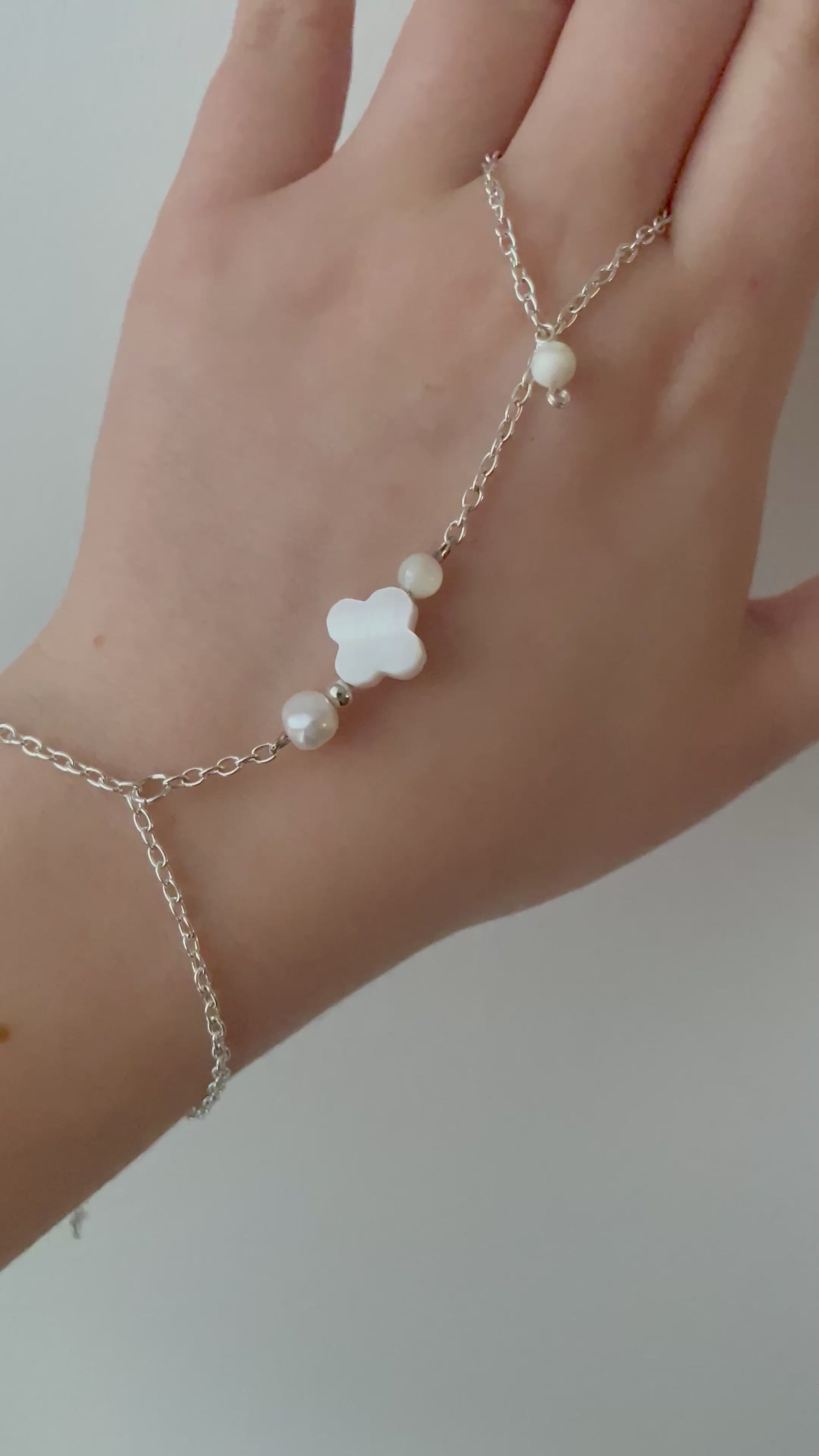 Acalla Jewellery, handmade Hand bracelet made of stainless steel and freshwater pearls 