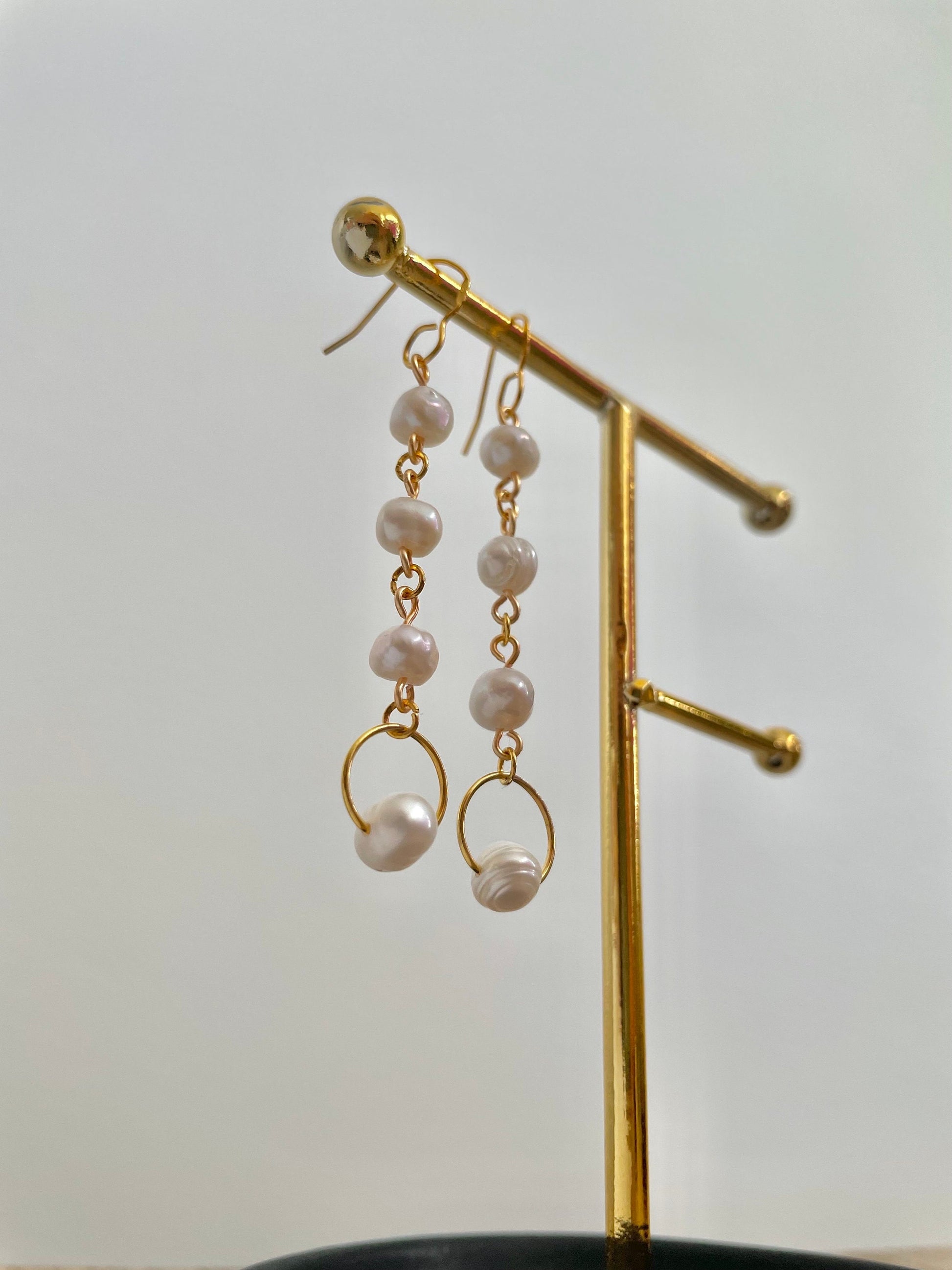 Korean Statement earrings, Elegant Flower Dangle Drop earrings, Floral earrings, Pearl drop earrings with delicate white flowers