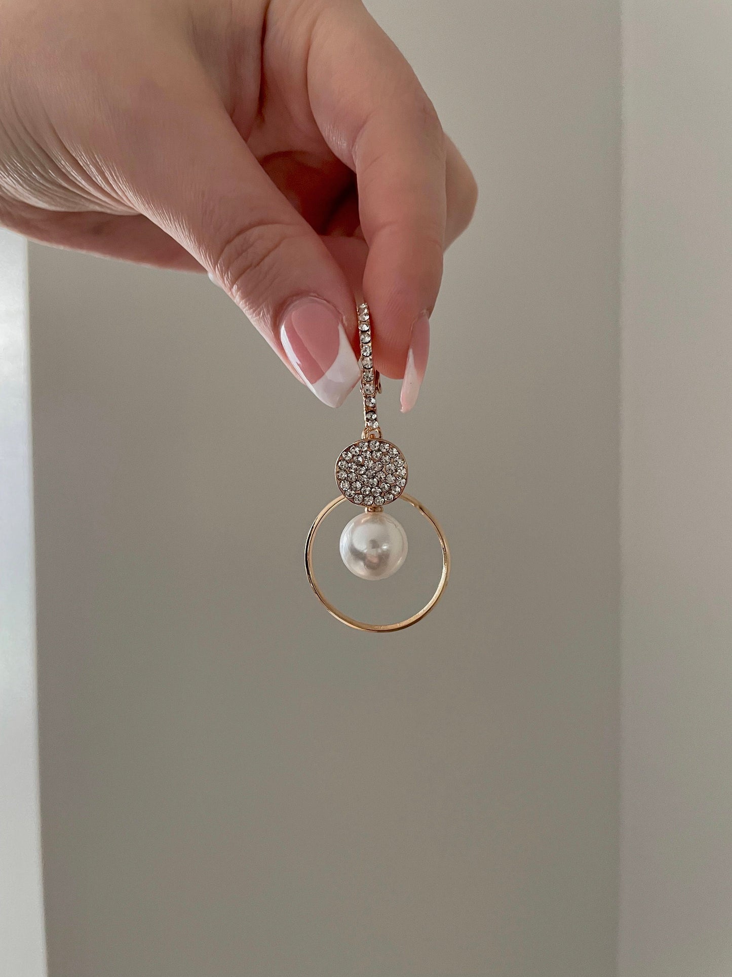 Gold Pearl Diamond hoops. Pearl dangle circle earrings, elegant Pearl leverback earrings