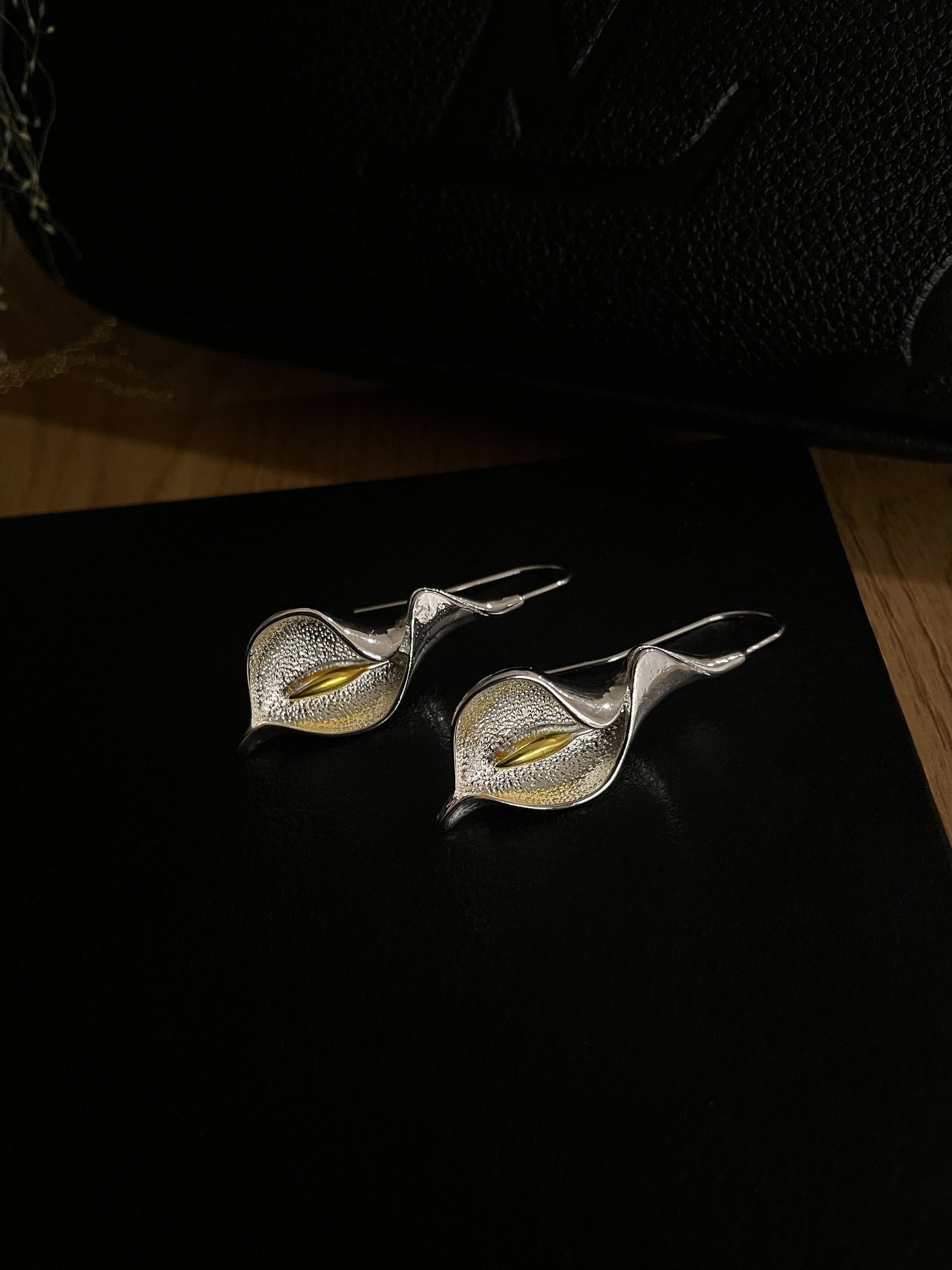 Silver Calla flower earrings, Dangle Drop Flower earrings, Silver earhook earrings 